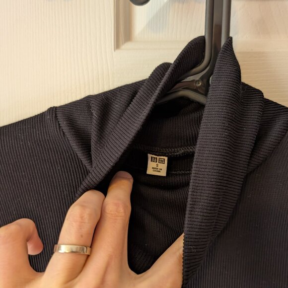 Uniqlo Heattech Extra Warm Turtlenecks 3x - Picture 9 of 10
